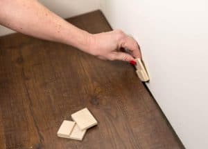 Khe hở lát sàn nhựa